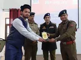 पुलिस ने अवंतीपोरा में नए आपराधिक कानूनों पर जागरूकता कार्यक्रम आयोजित किए