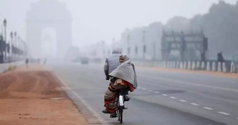 दिल्ली मौसम पूर्वानुमान और AQI: अनुमानित न्यूनतम और अधिकतम तापमान देखें