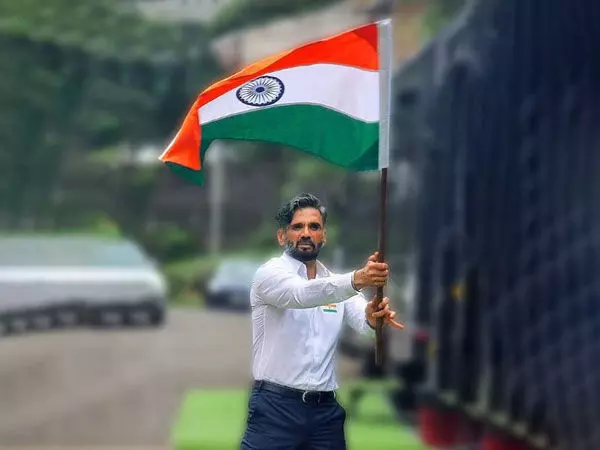 Suniel Shetty ने सभी को गर्व और गौरवशाली गणतंत्र दिवस की शुभकामनाएं दीं