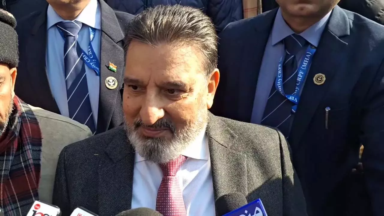 Altaf Bukhari: सरकार को लोगों के मुद्दों को हल करने के लिए कुछ समय दिया जाना चाहिए