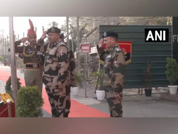 हम सीमाओं पर पूरी तरह सतर्क हैं: BSF DIG चित्र पाल ने 76वें गणतंत्र दिवस पर राष्ट्रीय ध्वज फहराया