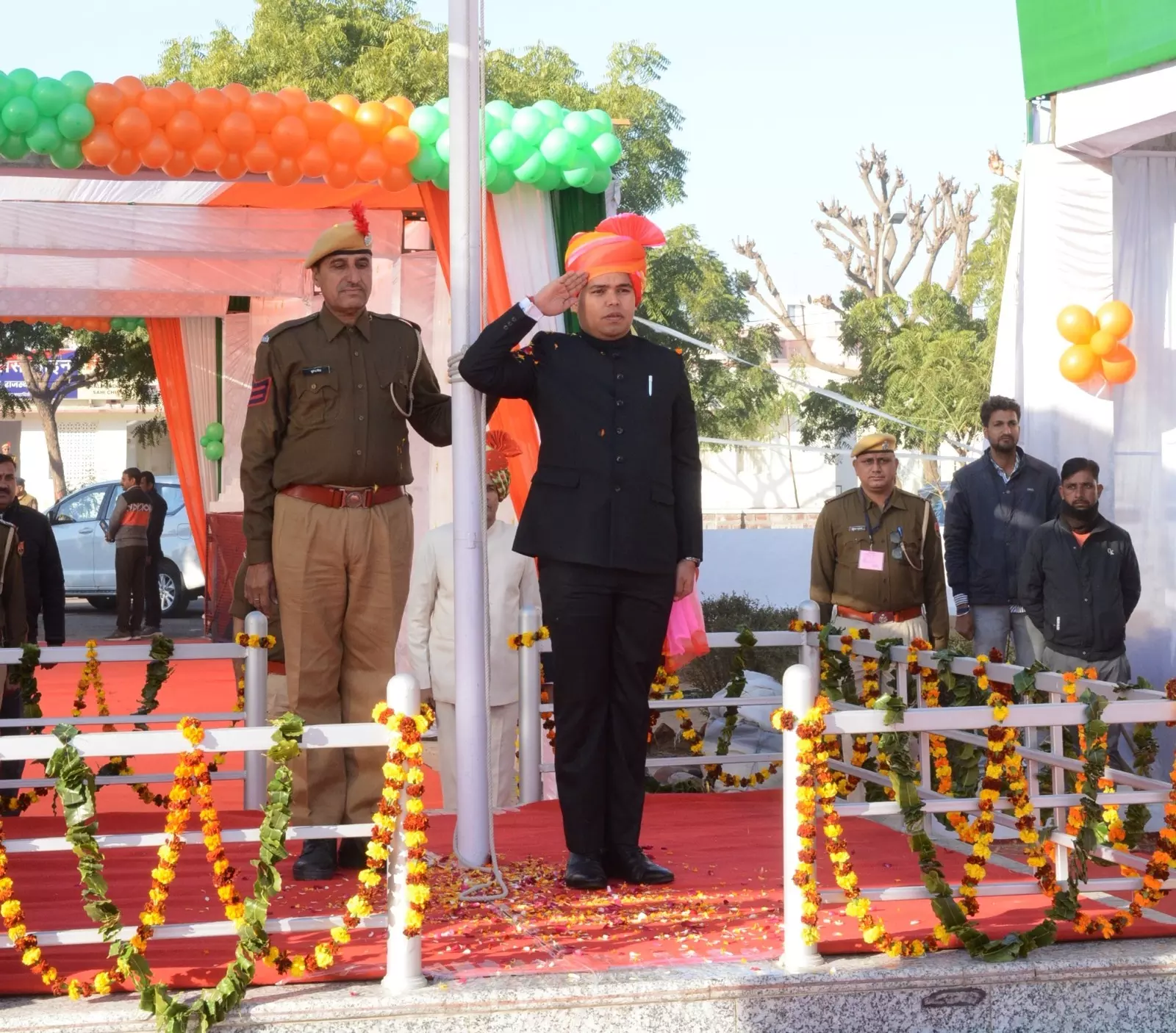 Churu: जिला कलेक्टर अभिषेक सुराणा ने गणतंत्र दिवस मुख्य समारोह में किया ध्वजारोहण Churu: जिला कलेक्टर अभिषेक सुराणा ने गणतंत्र दिवस मुख्य समारोह में किया ध्वजारोहण
