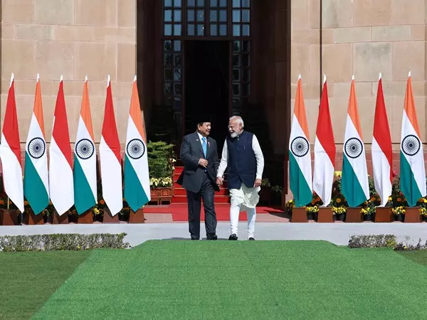 Indonesia की नजर भारत की विमानवाहक पोत निर्माण विशेषज्ञता पर, ब्रह्मोस मिसाइल सौदे पर बातचीत जारी Indonesia की नजर भारत की विमानवाहक पोत निर्माण विशेषज्ञता पर, ब्रह्मोस मिसाइल सौदे पर बातचीत जारी