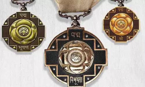 जम्मू-कश्मीर के फारूक अहमद, ललित कुमार को पद्म श्री पुरस्कार से सम्मानित किया गया