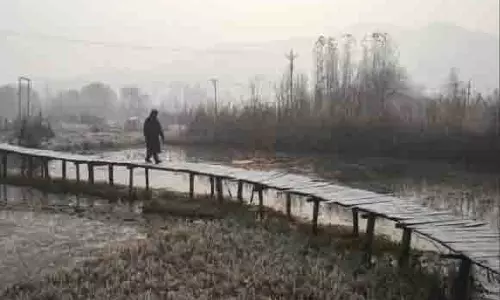 कश्मीर में ठंड का प्रकोप बढ़ा कश्मीर में ठंड का प्रकोप बढ़ा