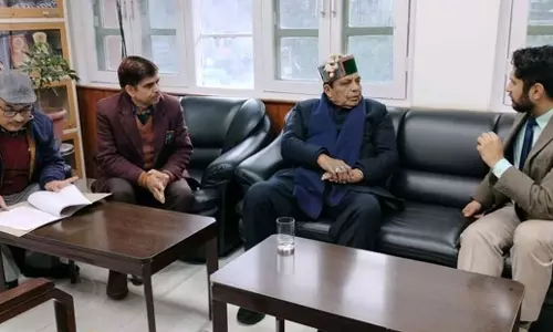Himachal: स्वास्थ्य मंत्री ने मंडी अस्पताल में सुविधाओं का जायजा लिया