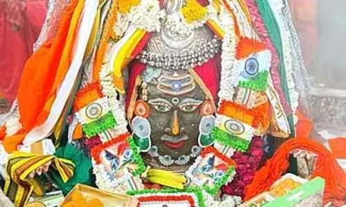 Ujjain News: महाकाल मंदिर में दिखा देशभक्ति और धार्मिक आस्था का अनूठा संगम