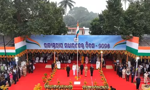 Odisha: राज्यपाल ने भुवनेश्वर में राज्य स्तरीय गणतंत्र दिवस समारोह में राष्ट्रीय ध्वज फहराया