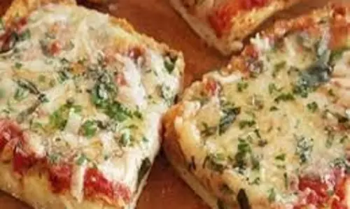 Bread Pizza:  बच्चों के लिए घर पर बनाये ब्रेड पिज्जा