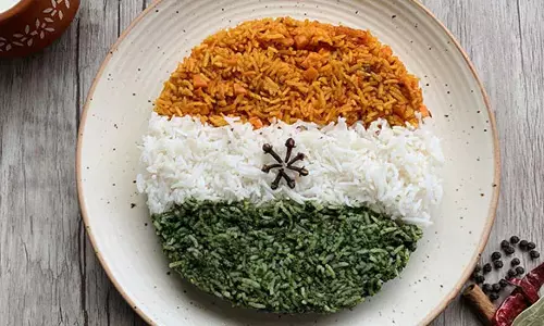 तिरंगा पालक टमाटर चावल रेसिपी तिरंगा पालक टमाटर चावल रेसिपी