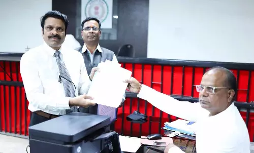 रायगढ़ : महापौर के लिए 3 और 43 पार्षद उम्मीदवारों ने लिए नामांकन पत्र रायगढ़ : महापौर के लिए 3 और 43 पार्षद उम्मीदवारों ने लिए नामांकन पत्र