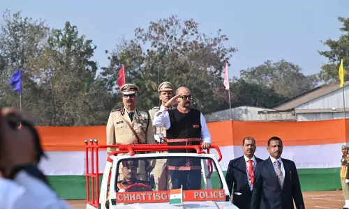 गणतंत्र दिवस पर रायपुर पुलिस परेड ग्राउंड में ध्वजारोहण, परेड की सलामी गणतंत्र दिवस पर रायपुर पुलिस परेड ग्राउंड में ध्वजारोहण, परेड की सलामी