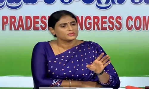 Andhra: एपीसीसी अध्यक्ष शर्मिला ने चंद्रबाबू नायडू की आलोचना की Andhra: एपीसीसी अध्यक्ष शर्मिला ने चंद्रबाबू नायडू की आलोचना की