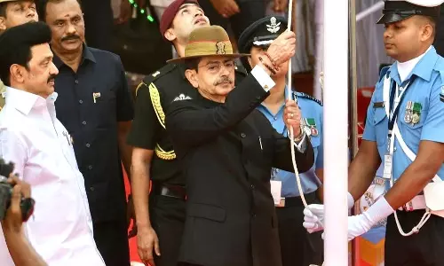 Tamil Nadu: राज्यपाल आरएन रवि ने गणतंत्र दिवस पर चेन्नई में राष्ट्रीय ध्वज फहराया Tamil Nadu: राज्यपाल आरएन रवि ने गणतंत्र दिवस पर चेन्नई में राष्ट्रीय ध्वज फहराया