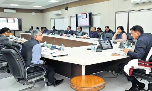 Karnataka: केंद्रीय मंत्री ने ईपीएफओ के प्रदर्शन की समीक्षा की