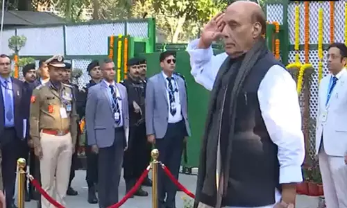 Republic Day: रक्षा मंत्री ने दिल्ली में अपने आवास पर तिरंगा फहराया Republic Day: रक्षा मंत्री ने दिल्ली में अपने आवास पर तिरंगा फहराया