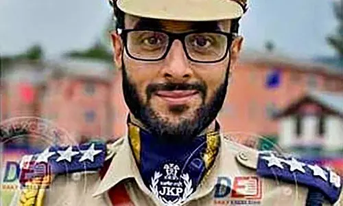 जम्मू-कश्मीर में वीरता पदक पाने वालों में शहीद DSP भट भी शामिल जम्मू-कश्मीर में वीरता पदक पाने वालों में शहीद DSP भट भी शामिल