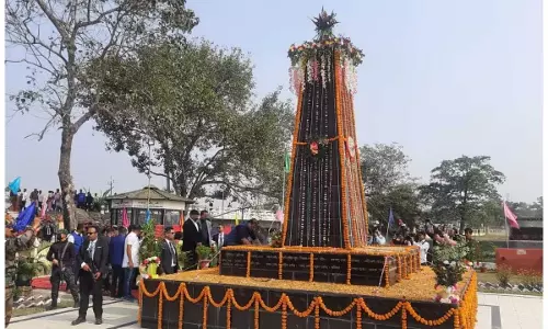 Assam : दर्रांग जिले में कृषक शहीद दिवस समारोह के अवसर पर डाक टिकट जारी किया Assam : दर्रांग जिले में कृषक शहीद दिवस समारोह के अवसर पर डाक टिकट जारी किया