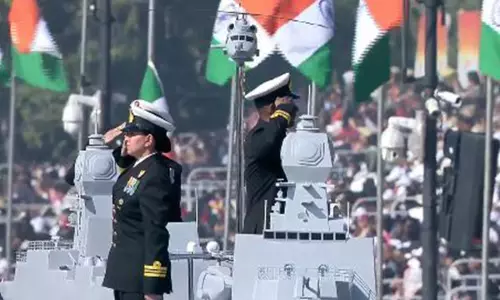 Republic Day पर भारत ने INS सूरत, INS नीलगिरी, INS वाग्शीर के साथ समुद्री ताकत का प्रदर्शन किया Republic Day पर भारत ने INS सूरत, INS नीलगिरी, INS वाग्शीर के साथ समुद्री ताकत का प्रदर्शन किया