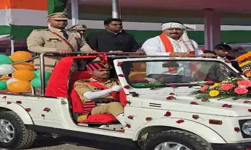 गृहमंत्री विजय शर्मा ने गणतंत्र दिवस पर जगदलपुर लालबाग मैदान में किया  ध्वजारोहण