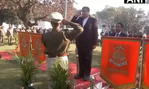 केंद्रीय मंत्री Nitin Gadkari ने राष्ट्रीय ध्वज फहराया केंद्रीय मंत्री Nitin Gadkari ने राष्ट्रीय ध्वज फहराया