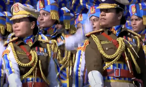 Republic Day: सीआरपीएफ की सभी महिला मार्चिंग टुकड़ी ने कर्तव्य पथ पर नारी शक्ति की भावना का प्रदर्शन किया