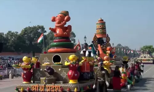 कर्तव्य पथ पर नए भारत की तस्वीर, राज्यों की झांकियों ने लगाए चार चांद