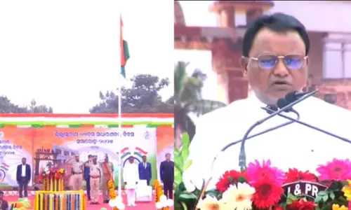 CM माझी 76वें गणतंत्र दिवस के अवसर पर झंडा फहराकर विकसित ओडिशा निर्माण का संकल्प लिया CM माझी 76वें गणतंत्र दिवस के अवसर पर झंडा फहराकर विकसित ओडिशा निर्माण का संकल्प लिया