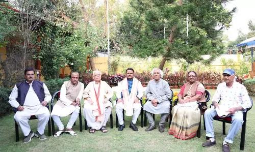 Odisha: पद्म पुरस्कार विजेताओं ने सीएम मोहन चरण माझी से की मुलाकात Odisha: पद्म पुरस्कार विजेताओं ने सीएम मोहन चरण माझी से की मुलाकात