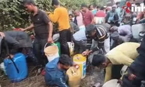 UP News:  डीजल टैंकर पलटने के बाद ग्रामीणों में लूटपाट मच गई
