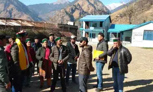 Kinnaur में जन समस्याओं का समाधान किया, विकास योजनाओं की समीक्षा की