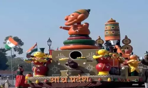 दिल्ली में गणतंत्र दिवस समारोह में AP एटिकोपका बोम्मालु ने बिखेरा जलवा दिल्ली में गणतंत्र दिवस समारोह में AP एटिकोपका बोम्मालु ने बिखेरा जलवा