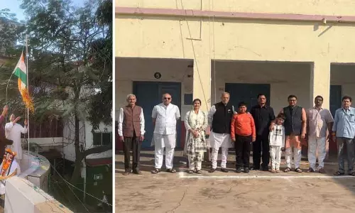 मोहम्मद असलम खान ने हज कमेटी कार्यालय और प्राचार्य सैय्यद ज़ाकिर अली ने विधि कॉलेज में फहराया तिरंगा