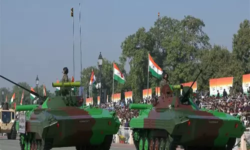 T-90 Bhishma tank और नाग मिसाइल सिस्टम ने 76वें गणतंत्र दिवस परेड में सबका ध्यान खींचा T-90 Bhishma tank और नाग मिसाइल सिस्टम ने 76वें गणतंत्र दिवस परेड में सबका ध्यान खींचा