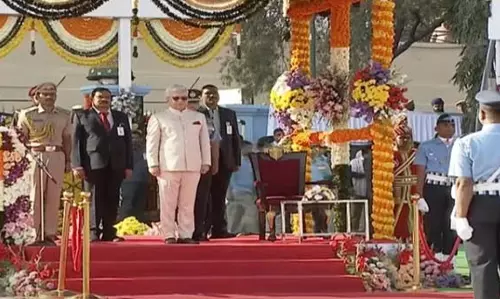 Telangana गणतंत्र दिवस समारोह: राज्यपाल ने राष्ट्रीय ध्वज फहराया Telangana गणतंत्र दिवस समारोह: राज्यपाल ने राष्ट्रीय ध्वज फहराया