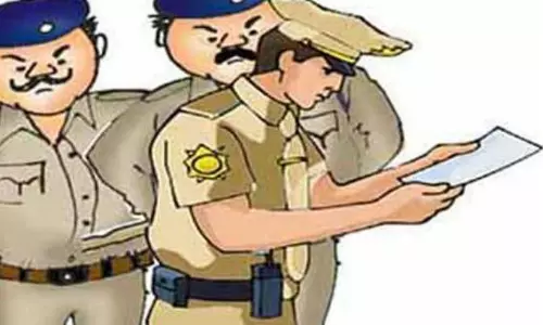 Pratapgarh: वकील से अभद्रता के मामले में आरक्षी लाइन हाजिर