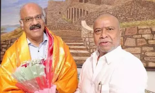 Telangana: डॉ. नागेश्वर रेड्डी-मंदा कृष्णा मडिगा पद्म पुरस्कार से सम्मानित Telangana: डॉ. नागेश्वर रेड्डी-मंदा कृष्णा मडिगा पद्म पुरस्कार से सम्मानित