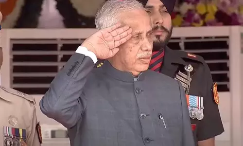Andhra: विजयवाड़ा में गणतंत्र दिवस समारोह, राज्यपाल ने फहराया राष्ट्रीय ध्वज Andhra: विजयवाड़ा में गणतंत्र दिवस समारोह, राज्यपाल ने फहराया राष्ट्रीय ध्वज