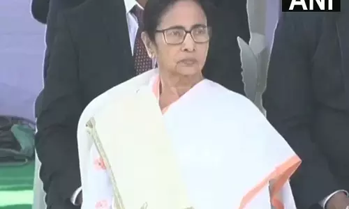Bengal CM ने कोलकाता में गणतंत्र दिवस समारोह में हिस्सा लिया Bengal CM ने कोलकाता में गणतंत्र दिवस समारोह में हिस्सा लिया