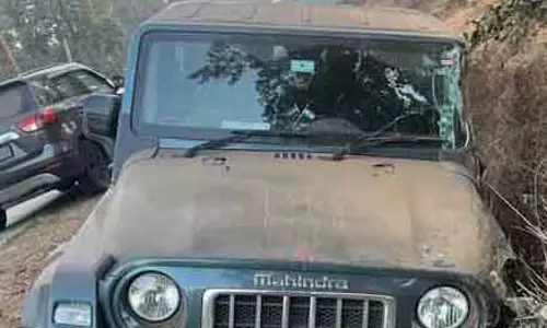 कांग्रेस नेता सड़क हादसे में घायल, थार वाहन क्षतिग्रस्त