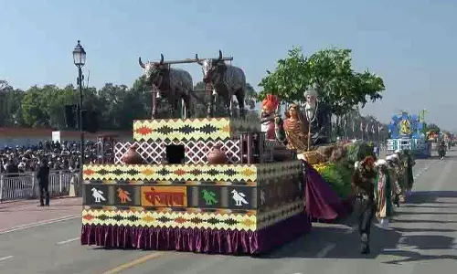 Republic Day पर झांकी में राज्य को ज्ञान और बुद्धि की भूमि के रूप में दर्शाया गया Republic Day पर झांकी में राज्य को ज्ञान और बुद्धि की भूमि के रूप में दर्शाया गया