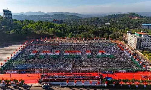 Moodbidri ने गणतंत्र दिवस मनाने के लिए भारत की सबसे बड़ी छात्र सभा की मेजबानी की Moodbidri ने गणतंत्र दिवस मनाने के लिए भारत की सबसे बड़ी छात्र सभा की मेजबानी की
