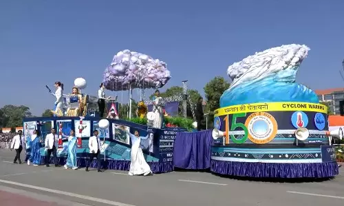 Republic Day: परेड में भारतीय मौसम विज्ञान विभाग, पृथ्वी विज्ञान मंत्रालय की झांकी ने कर्त्तव्य पथ पर मार्च किया Republic Day: परेड में भारतीय मौसम विज्ञान विभाग, पृथ्वी विज्ञान मंत्रालय की झांकी ने कर्त्तव्य पथ पर मार्च किया