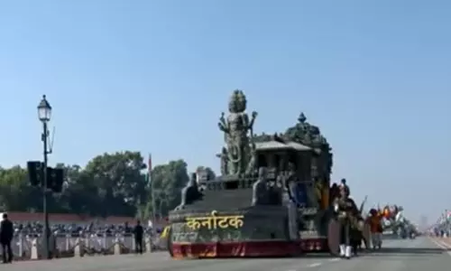 76th Republic Day: कर्नाटक की लक्कुंडी - पत्थर शिल्प केंद्र की झांकी ने जगाया उत्साह