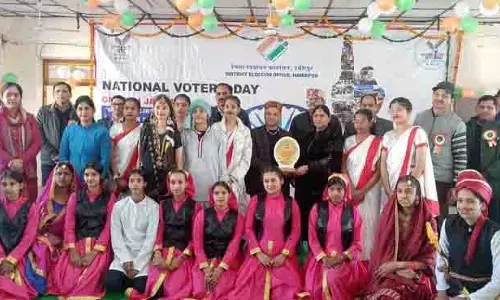 Hamirpur निवासियों से सभी चुनावों में पंजीकरण कराने और मतदान करने का आग्रह