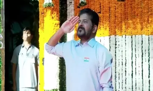 Telangana CM ने 76वें गणतंत्र दिवस पर अपने आवास पर राष्ट्रीय ध्वज फहराया Telangana CM ने 76वें गणतंत्र दिवस पर अपने आवास पर राष्ट्रीय ध्वज फहराया