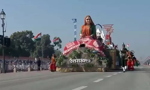 76वें गणतंत्र दिवस परेड में उत्तराखंड की झांकी का खूबसूरत नजारा 76वें गणतंत्र दिवस परेड में उत्तराखंड की झांकी का खूबसूरत नजारा