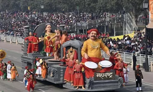 76वें गणतंत्र दिवस परेड में महाराष्ट्र की भव्य झांकी: साढ़े तीन शक्तिपीठ 76वें गणतंत्र दिवस परेड में महाराष्ट्र की भव्य झांकी: साढ़े तीन शक्तिपीठ