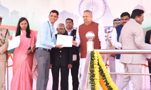गणतंत्र दिवस 2025 के अवसर पर 65 अधिकारी और कर्मचारी हुए सम्मानित गणतंत्र दिवस 2025 के अवसर पर 65 अधिकारी और कर्मचारी हुए सम्मानित