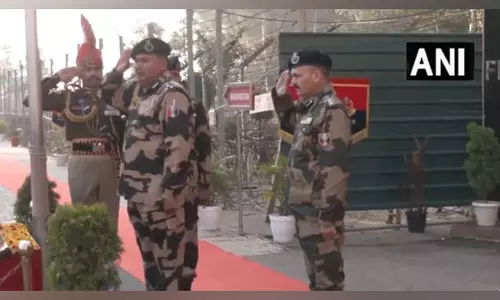 BSF DIG चितर पाल ने 76वें गणतंत्र दिवस पर राष्ट्रीय ध्वज फहराया